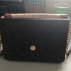 Authentic Michael Kors bag w/matching wallet